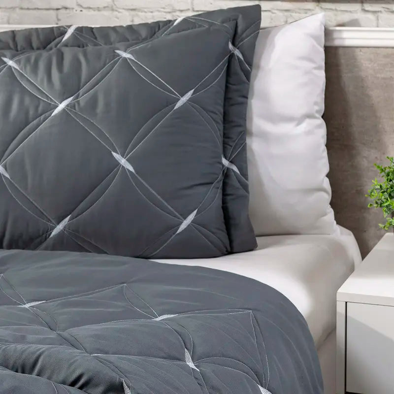 Cobre Leito Lux Pluma – Bordado Premium & Toque Macio