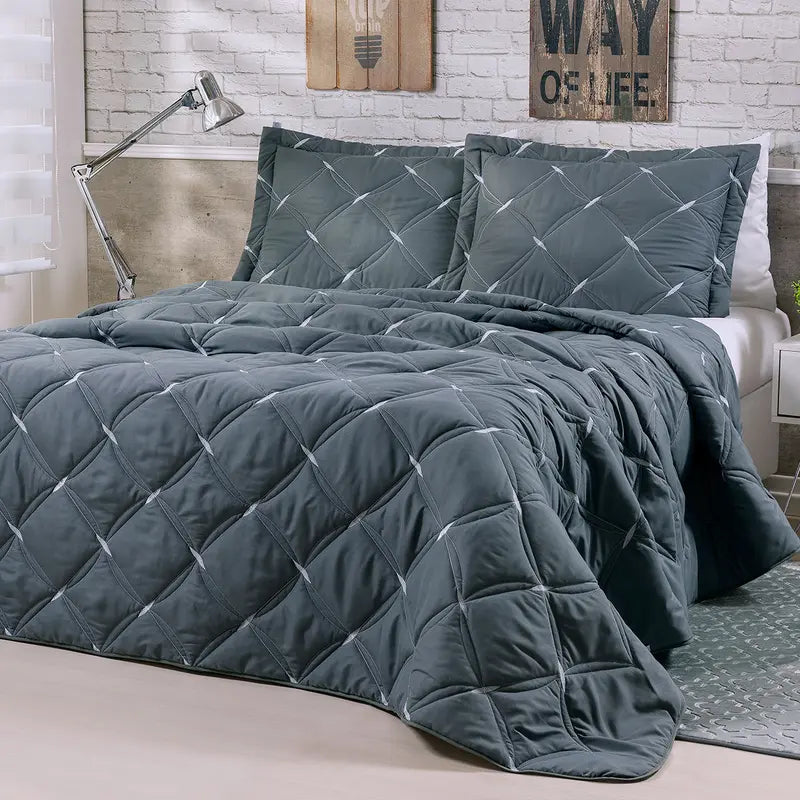 Cobre Leito Lux Pluma – Bordado Premium & Toque Macio