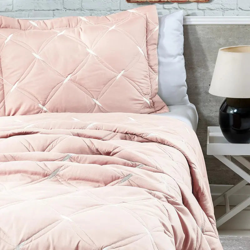 Cobre Leito Lux Pluma – Bordado Premium & Toque Macio