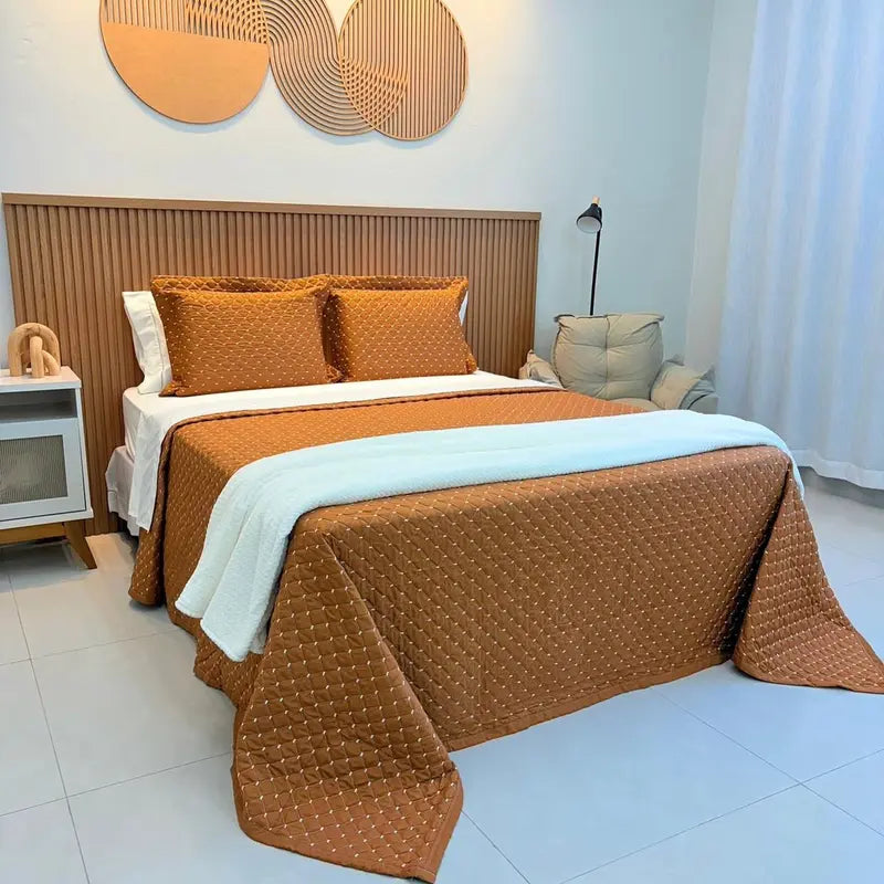 Cobre-Leito Ravena 3 Peças – Bordado Elegante & Toque Macio em Algodão