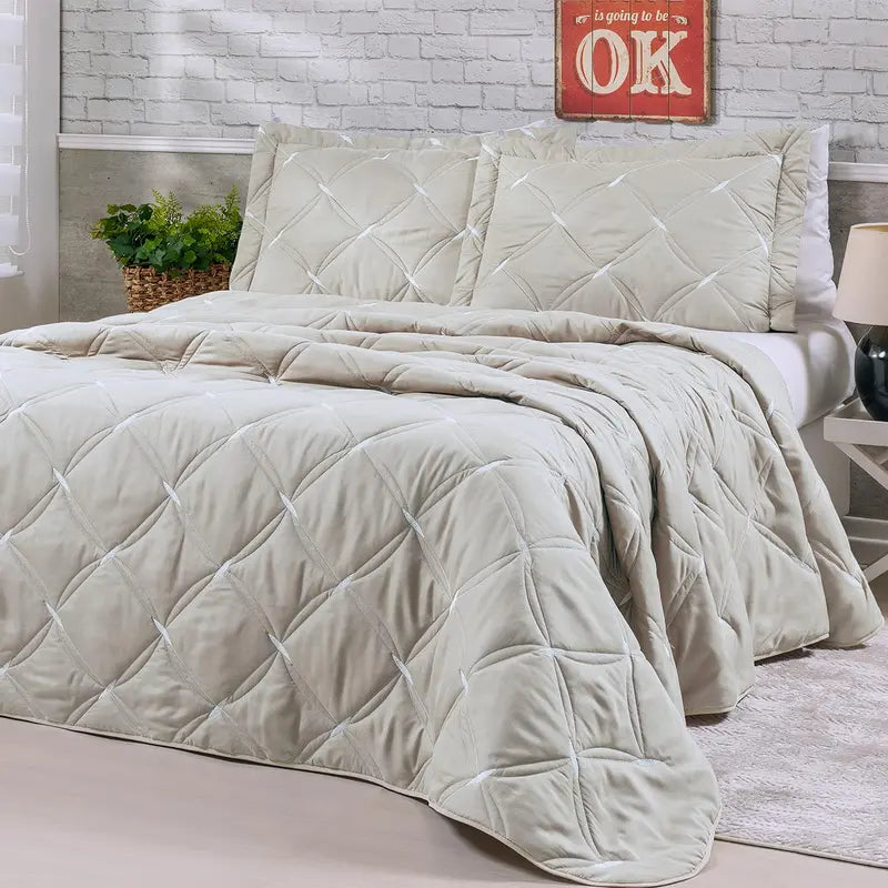 Cobre Leito Lux Pluma – Bordado Premium & Toque Macio